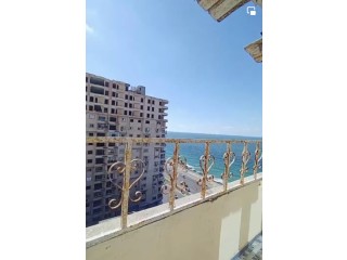 شقة للبيع في كامب شيزار علي بحر اسكندرية